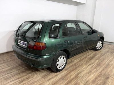 Usado Nissan Almera 87 CV (63 kW) 1996 Verde Berlina