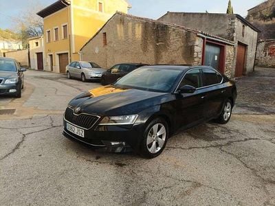 Usado Skoda Superb Style 150 CV (110 kW) 2016 Negro Berlina