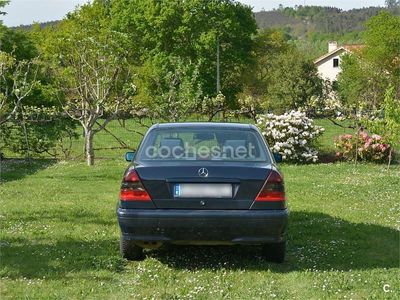 Usado Mercedes C200 Elegance 102 CV (75 kW) 1999 Azul Berlina