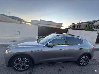 Usado Maserati Levante 275 CV (202 kW) 2017 Gris / plata SUV