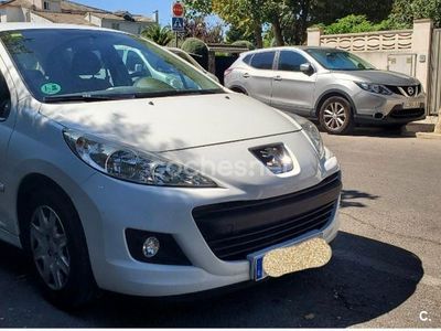 Usado Peugeot 207 Active 95 CV (69 kW) 2012 Blanco Familiar