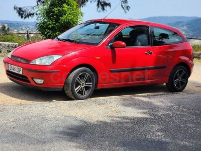 Usado Ford Focus Trend 100 CV (73 kW) 2004 Rojo Berlina