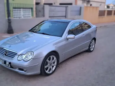 Usado Mercedes C220 143 CV (105 kW) 2002 Gris Coupe