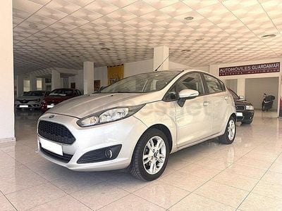 Usado Ford Fiesta Trend 82 CV (60 kW) 2016 Gris / plata Utilitario