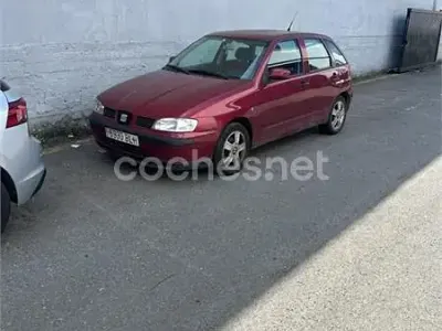 Usado Seat Ibiza Sport 90 CV (66 kW) 2001 Granate Utilitario