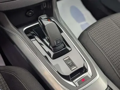 Usado Peugeot 308 Allure 131 CV (96 kW) 2021 Blanco Utilitario