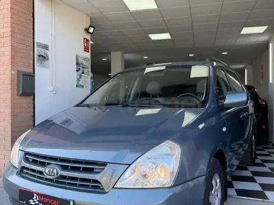 Usado Kia Carnival 185 CV (136 kW) 2009 Gris / plata Monovolumen