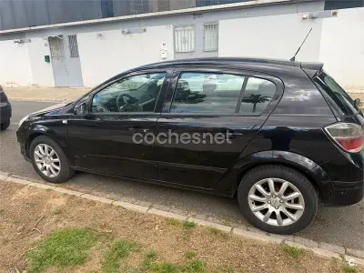 Usado Opel Astra Enjoy 115 CV (84 kW) 2007 Negro Berlina
