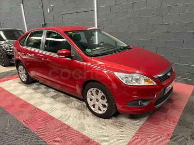 Usado Ford Focus Trend 100 CV (73 kW) 2009 Granate Berlina
