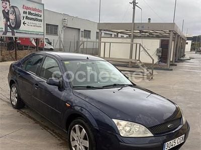 Usado Ford Mondeo Ambiente 115 CV (84 kW) 2005 Amarillo Berlina