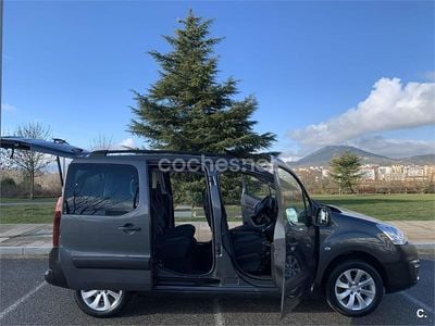 Usado Peugeot Partner Tepee Outdoor 120 CV (88 kW) 2016 Gris / plata Monovolumen