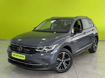 Begagnad VW Tiguan Life 150 HK (110 kW) 2023 Grå SUV