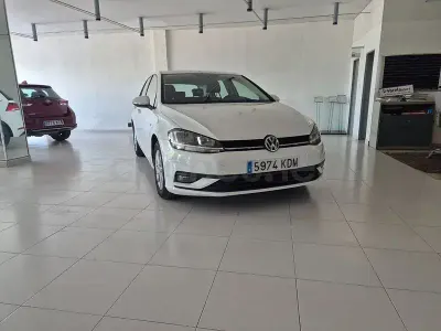Usado VW Golf VII Advance 115 CV (84 kW) 2017 Blanco Berlina
