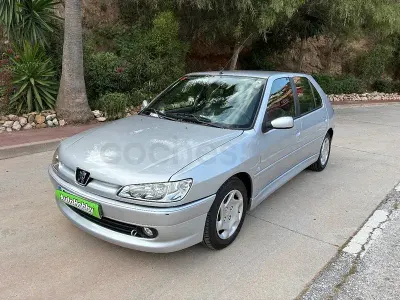 Begagnad Peugeot 306 90 HK (66 kW) 1999 Grå Sedan