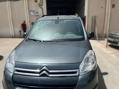 Usado Citroën Berlingo PureTech 110 CV (80 kW) 2018 Negro Monovolumen