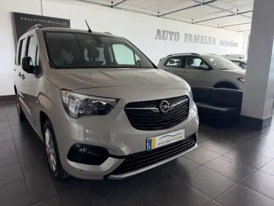 Usado Opel Combo Life Innovation 131 CV (96 kW) 2021 Azul Monovolumen