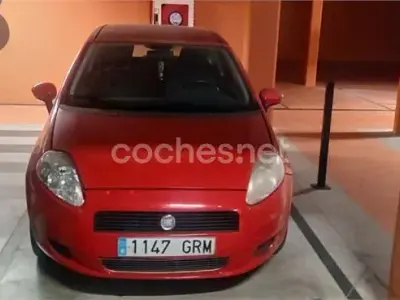 Usado Fiat Grande Punto Active 65 CV (47 kW) 2009 Rojo Utilitario