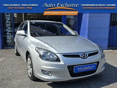 Usado Hyundai i30 Comfort 109 CV (80 kW) 2009 Gris / plata Berlina