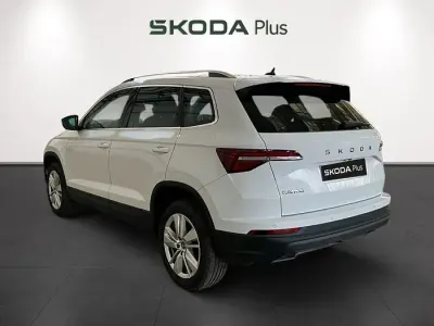 Usado Skoda Karoq Selection 150 CV (110 kW) 2025 Blanco SUV
