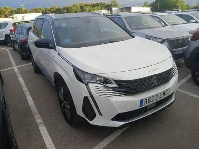 Usado Peugeot 5008 GT 130 CV (95 kW) 2022 Blanco SUV