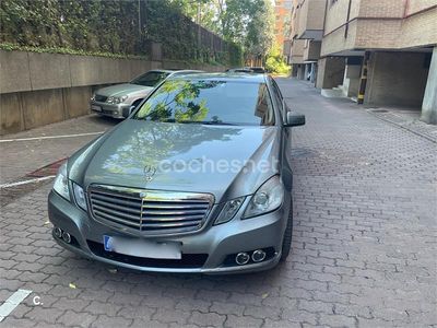 Gris / plata Usado 2011 Mercedes E350 Elegance Berlina | 30.000 €