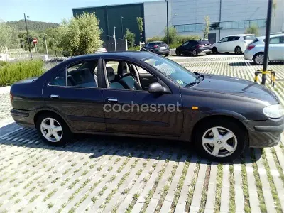 Usado Nissan Almera 114 CV (83 kW) 2001 Negro Berlina