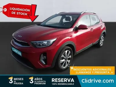 Usado Kia Stonic 84 CV (61 kW) 2022 Rojo SUV