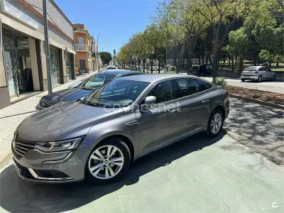 Usado Renault Talisman Intens 130 CV (95 kW) 2016 Gris / plata Berlina