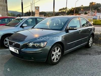 Gris / plata Usado 2008 Volvo S40 Momentum Berlina | 5900 € (Precio justo)