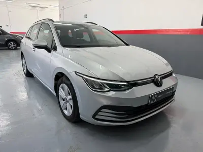 Usado VW Golf VIII Life 115 CV (84 kW) 2022 Gris / plata Familiar