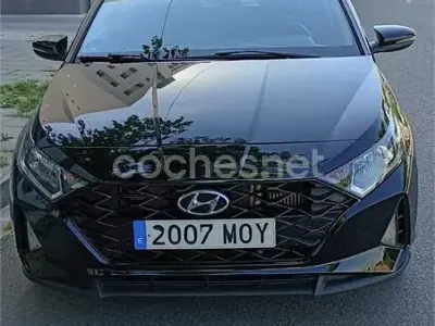 Usado Hyundai i20 100 CV (73 kW) 2022 Negro Utilitario