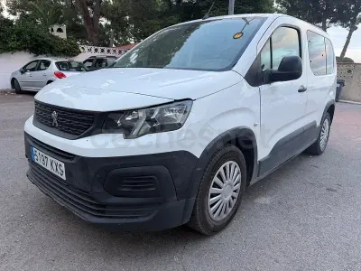 Usado Peugeot Rifter Access 75 CV (55 kW) 2019 Blanco Monovolumen
