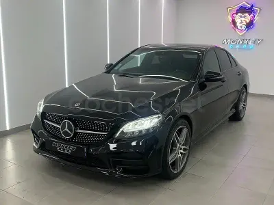 Usado Mercedes C300e 320 CV (235 kW) 2020 Negro Berlina