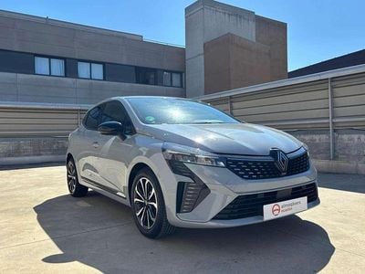 Usado Renault Clio Techno 90 CV (66 kW) 2025 Gris Utilitario