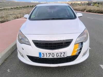 Usado Opel Astra Enjoy 110 CV (80 kW) 2010 Blanco Berlina