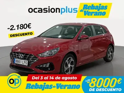 Usado Hyundai i30 120 CV (88 kW) 2021 Rojo Berlina