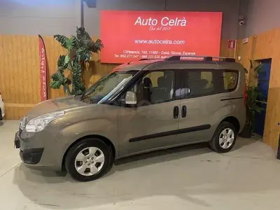 Usado Opel Combo Selective 105 CV (77 kW) 2012 Gris / plata Monovolumen