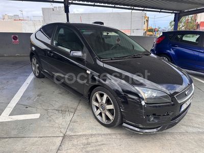 Usado Ford Focus Trend 109 CV (80 kW) 2004 Negro Berlina