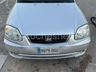 Gris / plata Usado 2005 Hyundai Accent Berlina | 2400 € (Precio justo)