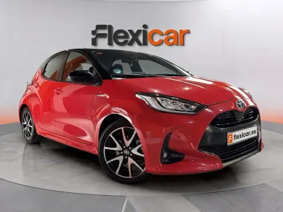 Usado Toyota Yaris Hybrid Edition 116 CV (85 kW) 2021 Rojo Berlina