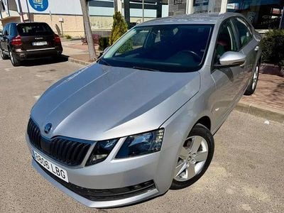 Usado Skoda Octavia Active 116 HP (85 kW) 2019 Cinzento Sedan