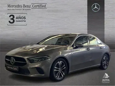 Usado Mercedes A180 136 CV (100 kW) 2024 Gris / plata Berlina