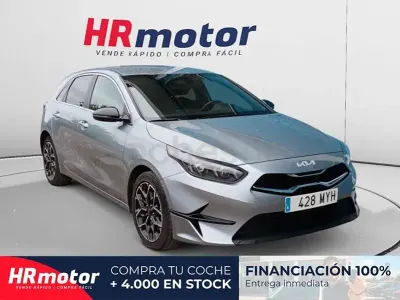 Usado Kia Ceed Style 100 CV (73 kW) 2025 Gris / plata Utilitario