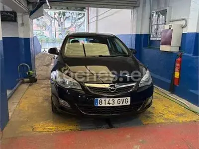 Usado Opel Astra Essentia 100 CV (73 kW) 2010 Negro Berlina