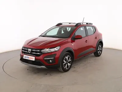 Usado Dacia Sandero Comfort 91 CV (66 kW) 2022 Rojo Berlina