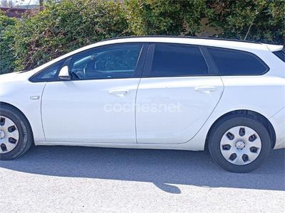 Usado Opel Astra Sport 125 CV (91 kW) 2012 Blanco Familiar