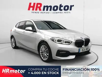 Usado BMW 118 Comfort Edition 140 CV (102 kW) 2022 Gris / plata Utilitario