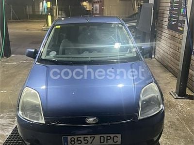 Gris / plata Usado 2005 Ford Fiesta Trend Coupe | 3000 € (Precio justo)