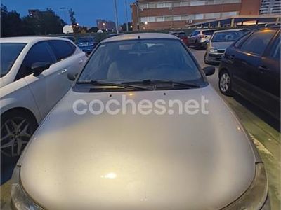 Usado Ford Mondeo 90 CV (66 kW) 1997 Gris / plata Berlina