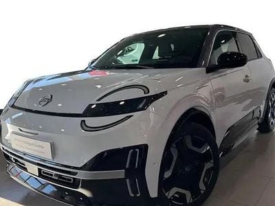 Usado Nissan Micra Tekna 80 kW (110 CV) 2025 Moon white black sólido Utilitario